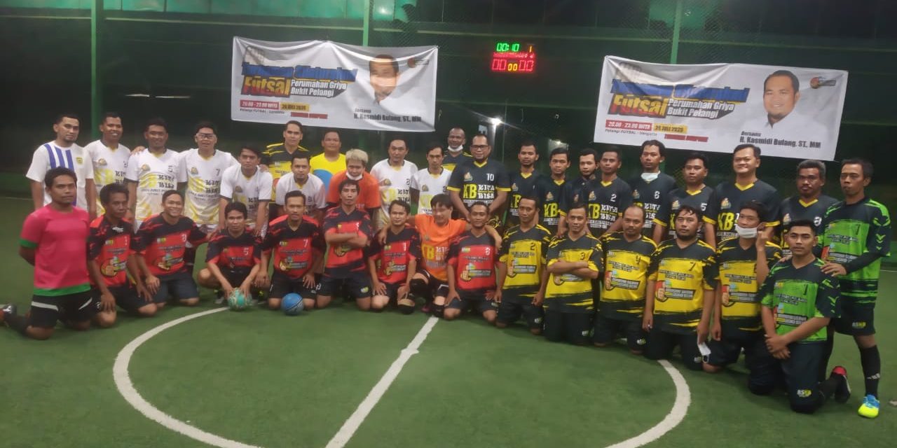 Unik ! Silaturahmi Warga Perum Griya Bukit Pelangi Dengan Kasmidi Bulang di Lapangan Futsal