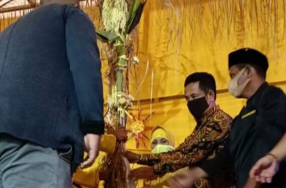 Asisten II Suroto Tutup Acara Adat Pelas Tanah Ke V