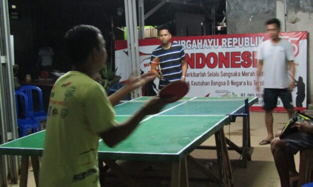 Sutomo Jabir Bermain Di Pertandingan Pembuka Turnamen Tenis Meja Antar Warga Perum GBP