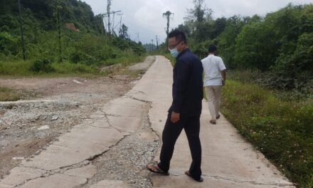 Jalan Menuju Sangasanga Muara Rusak, Baharuddin Demmu Minta Pemprov Kaltim mengevaluasi Pemberian Bankeu yang Digunakan