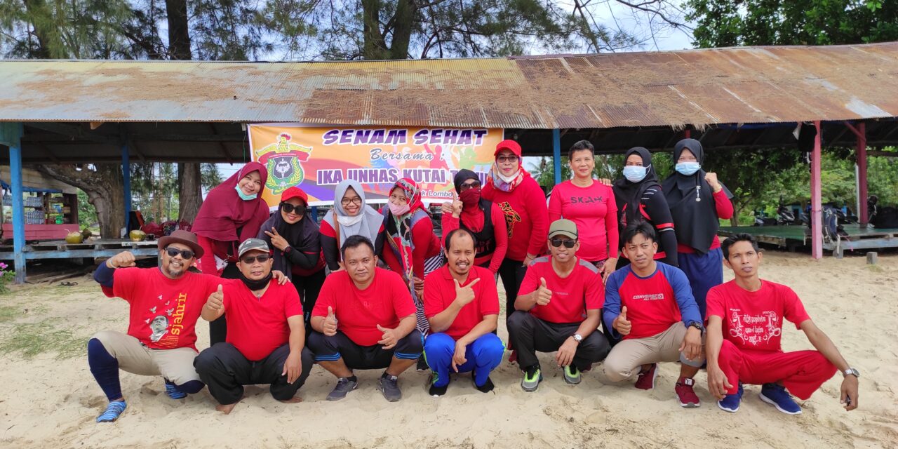 Jalin Silaturahmi, IKA UNHAS Kutim Gelar Senam Sehat di Pantai Teluk Lombok