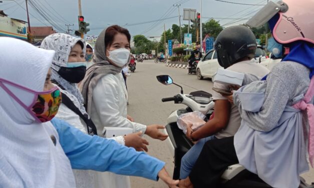 Hardiknas, Disdik Kutim Bagi 1.050 Takjil