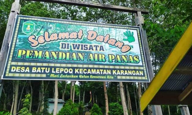 Pemandian Sumber Air Panas Batu Lepoq Dari Perut Goa Karst Sangkulirang