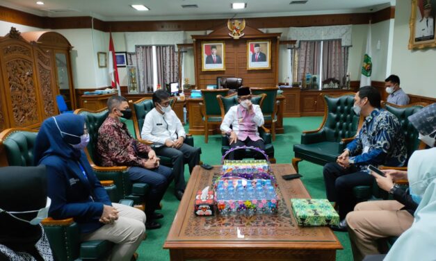 Bupati Kutim di Kunjungi Kadis Kominfo Kaltim dan Kepsta TVRI Kaltim