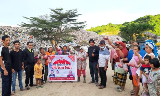 FKM Bone Raya Berbagi Daging Qurban di TPA Batota