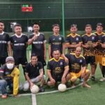 Disela Padatntya Reses, Sutomo Jaga Kebugaran Dengan Bermain Futsal Bersama Warga