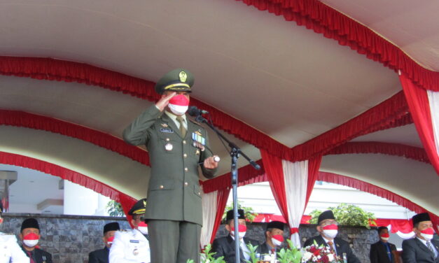Upacara Penurunan Bendera di Kutim Berlangsung Khidmat