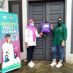 Perempuan Bangsa PKB Kaltim Bagikan Sembako Kepada Warga Yang Isoman