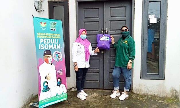 Perempuan Bangsa PKB Kaltim Bagikan Sembako Kepada Warga Yang Isoman