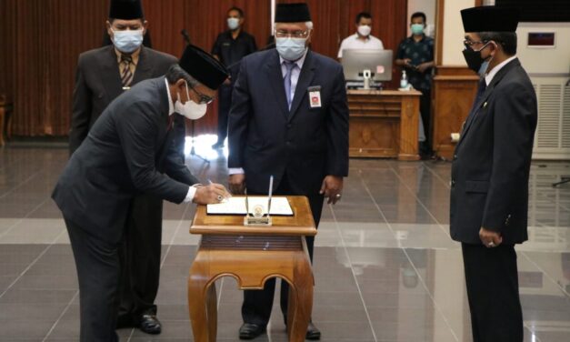 Bupati Kutim Lantik Kepala Bappeda, Kadisdik dan Staf Ahli