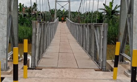 Mengurai Keterisoliran Desa di Kaltim, Anggota DPR-RI H. Irwan Bangun Jembatan Gantung Di Batu Ampar dan di Bengalon