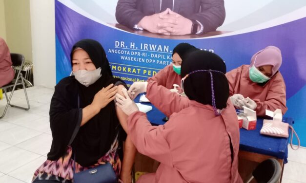 Anggota DPR RI Fraksi Partai Demokrat Gelar Vaksinasi di Kutim