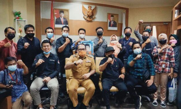 Dikunjungi AJKT, Kasmidi Apresiasi Peran Media Dalam Penyebaran Informasi Pembangunan