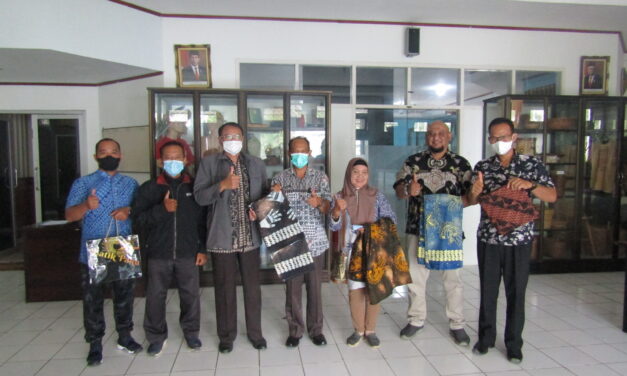 Komunitas Pembatik Sambangi Diskop UKM dan Ekonomi Kreatif Kutim