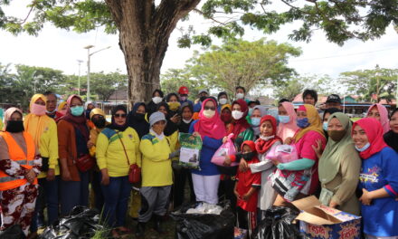 Peringati Hari Ibu, GOW Kutim Berikan Tali Asih dan Bersih-bersih STQ
