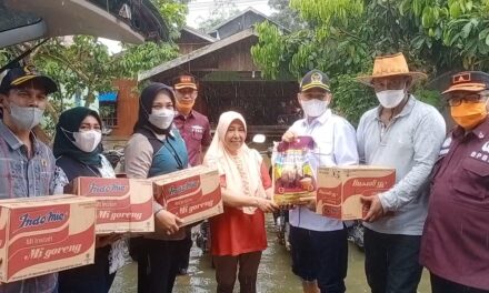 Anggota DPRD Kutim Beri Bantuan Warga Terdampak Banjir di Bengalon