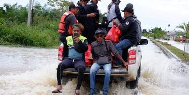 Hari ke 4 Banjir, AJKT-Kobexindo Bagikan Obat dan Makanan ke Wilayah Kurang Tersentuh