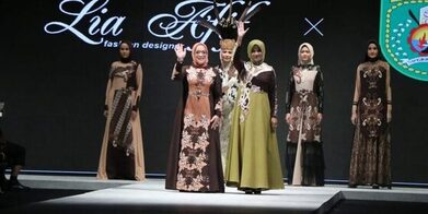 Batik Wakaroros Tampil di Ajang Indonesia Fashion Week 2022