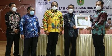 Pemkab Kutim Serahkan SK Pensiunan dan Piagam Penghargaan Untuk 85 PNS Purna Tugas