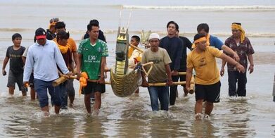 Pelas Laut di Pantai Sekerat, Upaya Lestarikan Adat Budaya Kutai