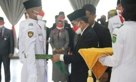 Bupati Kutim Kukuhkan Pasukan Pengibar Bendera Duplikat Pusaka