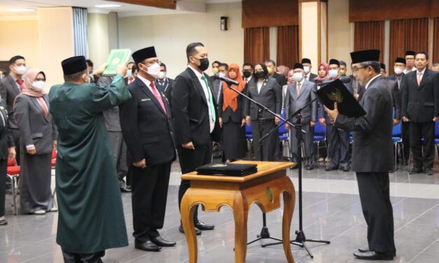 Bupati Kutim Lantik 15 Pejabat Pimpinan Tinggi Pratama dan Pejabat Administrator