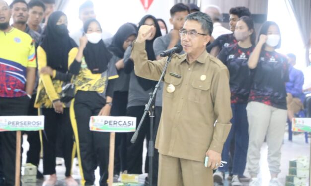 Target Juara Umum di Porprov Berau, Bupati Lepas Kontingen Kutim Laksanakan TC