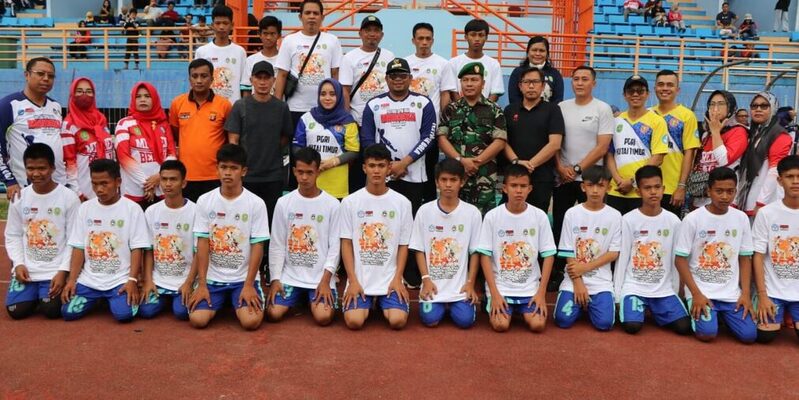 Fesbol Merdeka Belajar Jenjang SMP di Kutim, Ismed Sofyan Coaching Clinic Bareng Peserta