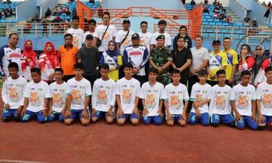 Fesbol Merdeka Belajar Jenjang SMP di Kutim, Ismed Sofyan Coaching Clinic Bareng Peserta
