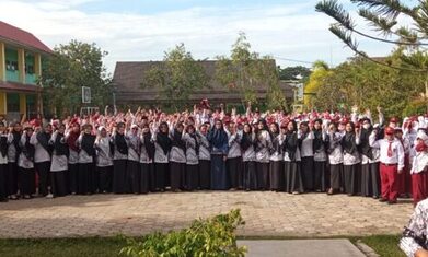 SDN 001 Sangatta Utara Gelar Upacara di Hari Guru