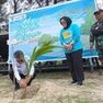 Aksi Sapta Pesona 2022, Dispar Kutim Bersihkan Pantai Teluk Lombok