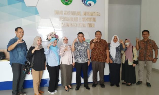 Visitasi Faktual Monev Kepatuhan Badan Publik terhadap Keterbukaan Informasi, Tim KI Kaltim Kunjungi Kominfo Kutim