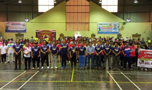 215 Pebulutangkis Ikuti Kejuaraan Badminton Kapolres Open Kutim 2023