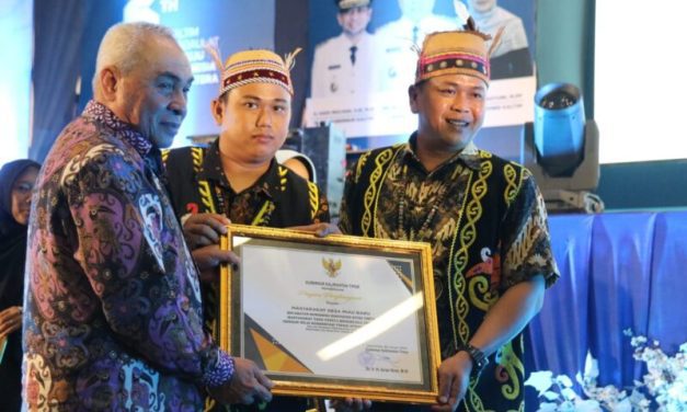 Di HUT Pemprov Kaltim ke 66, Desa Miau Baru Terima Penghargaan sebagai Masyarakat Peduli ANKT