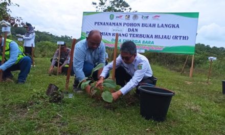 Jaga Kualitas Iklim Lingkungan, Bupati Kutim Resmikan RTH dan Tanam Pohon Endemik Kalimantan