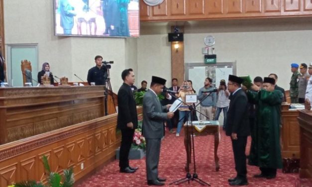 M. Amin Resmi di Lantik Sebagai PAW Anggota DPRD Kutim