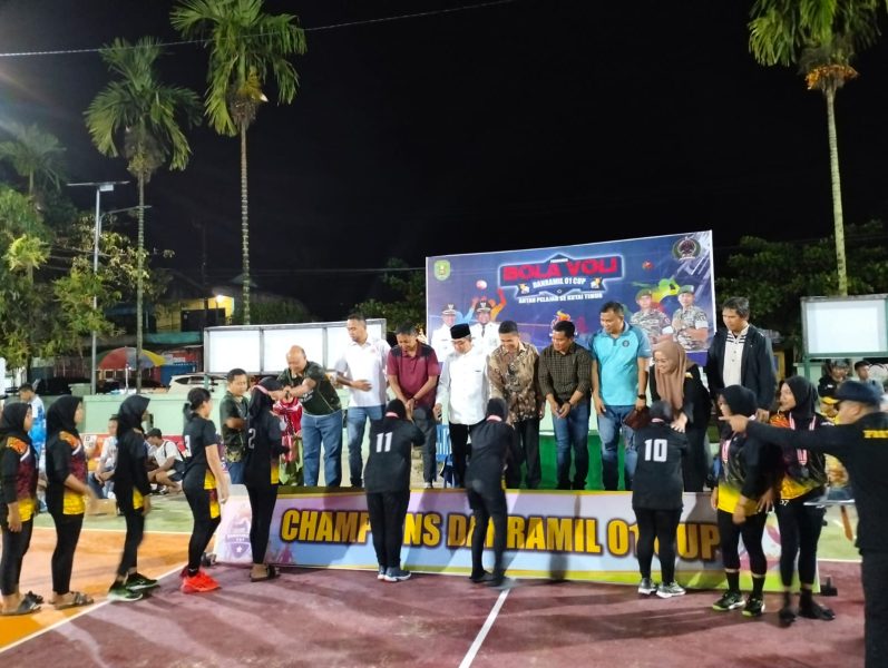 Tim Voli Putra BIN KB dan Tim Voli Putri GOW Kutim Juara I di Turnamen Bola Voli Danramil Cup 01 2023