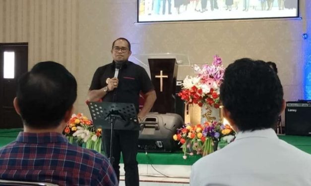 Wabup Kasmidi Letakan Batu Pertama Pembangunan GPdI Bethesda Sangatta