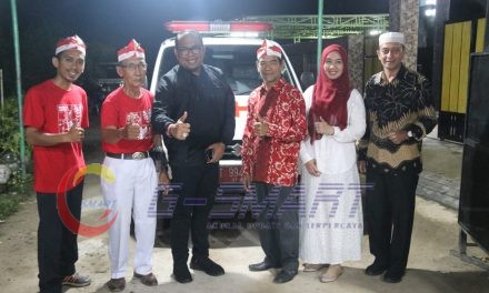 Wabup Kasmidi Serahkan Satu Unit Ambulance Untuk Warga Gang Damai