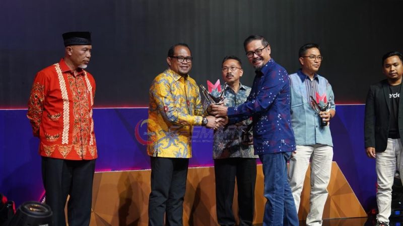 Wabup Kasmidi Bulang Terima Penghargaan Merdeka Award 2023 Untuk Program Desa Wisata