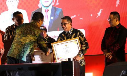 Bupati Ardiansyah Hadiri Malam Anugerah dan Ramah Tamah HUT ke-67 Kaltim, Total 19 Penghargaan Diraih Pemkab Kutim