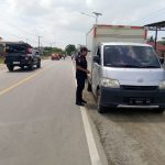 Bersama Polres, Dishub Kutim Tertibkan Kendaraan Angkutan Barang