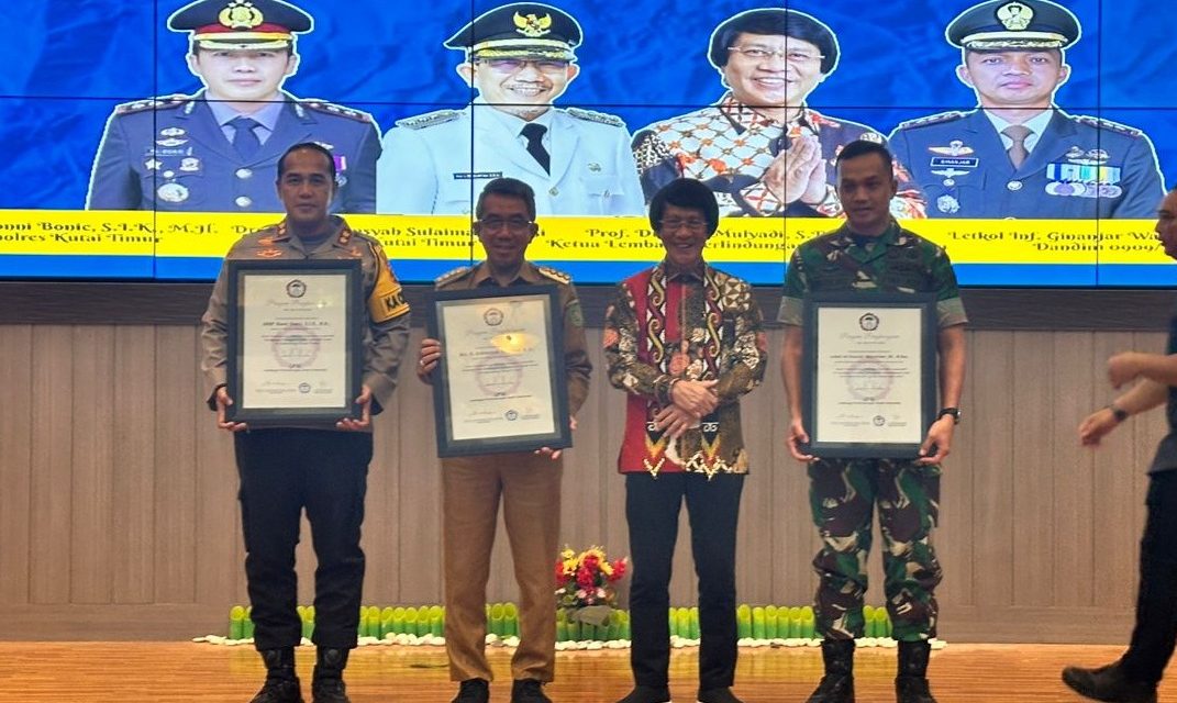 Bupati Serta Kapolres Kutim dan Dandim 0909/KTM Terima Kak Seto Award 2024