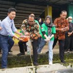 Wabup Kasmidi Ikuti Aksi Tebar Eco Enzyme Hilangkan Bau Limbah