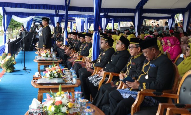 Pj Gubernur Kaltim Irup Upacara HUT Kutim ke 25, Minta Pembangunan Berlandaskan Prinsif Keberlanjutan dan Kearifan Lokal