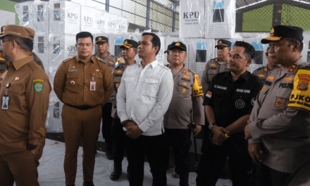 Cek Kesiapan Pemilu, Hasanuddin Mas’ud Tinjau Gudang KPU Kukar