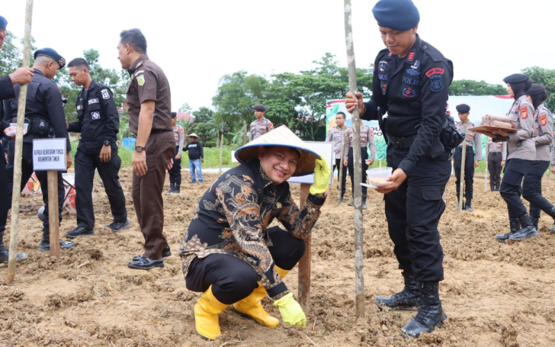 Program Ketahanan Pangan Nasional di Balikpapan: Upaya Bersama Polri dan TNI