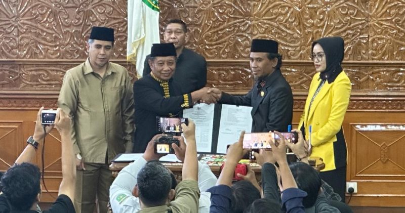 Pemkab Kutim dan DPRD Tandatangani Kesepakatan Prompemperda 2025