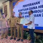 Penyerahan Bantuan Dana Hibah, Bupati Ardiansyah Harap Memiliki Barometer Nilai Untuk Peningkatan Penerima Manfaat