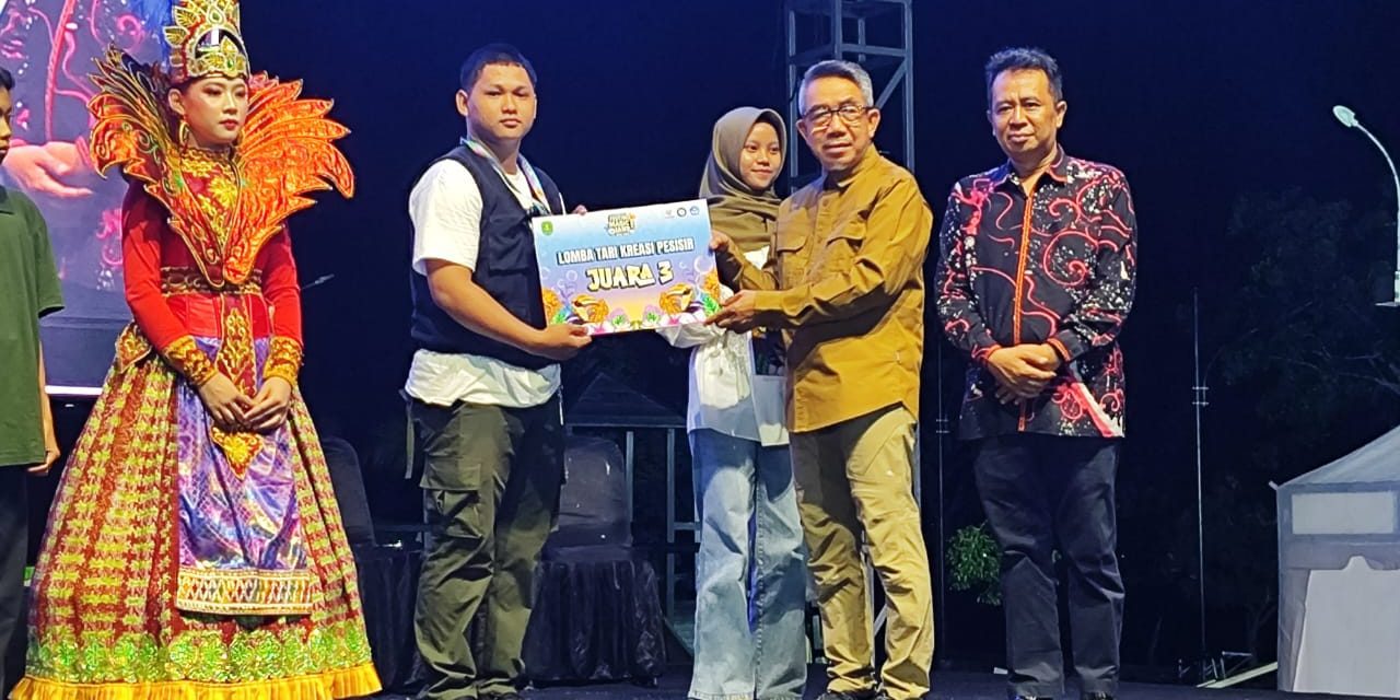 Bupati Ardiansyah Serahkan Penghargaan Lomba Seni Budaya di Penutupan Magic Land 2025